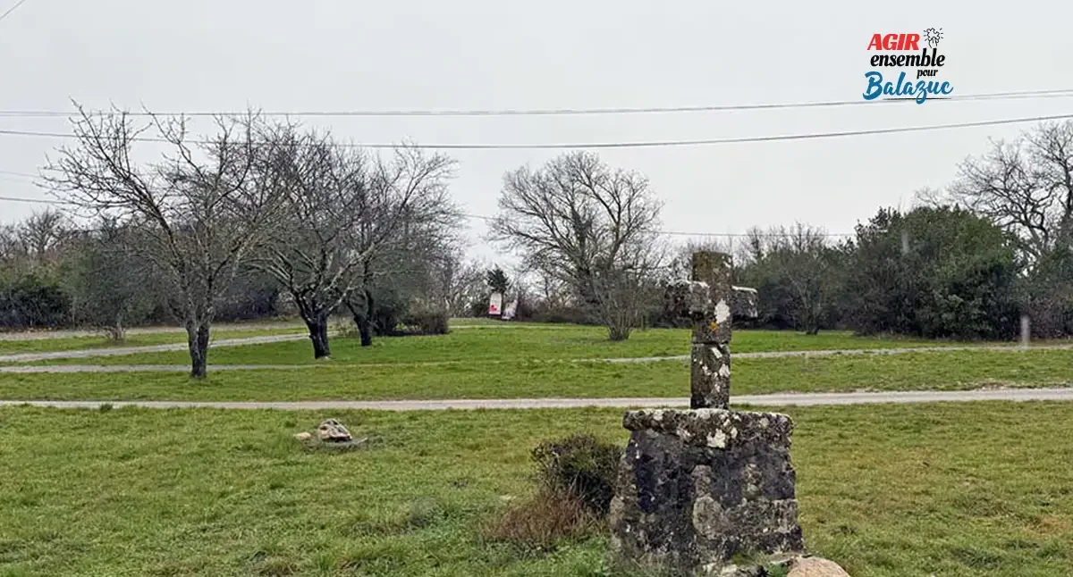 A Balazuc, Le quartier de la Croix du Bois va accueillir une antenne de téléphonie mobile, sans concertation.