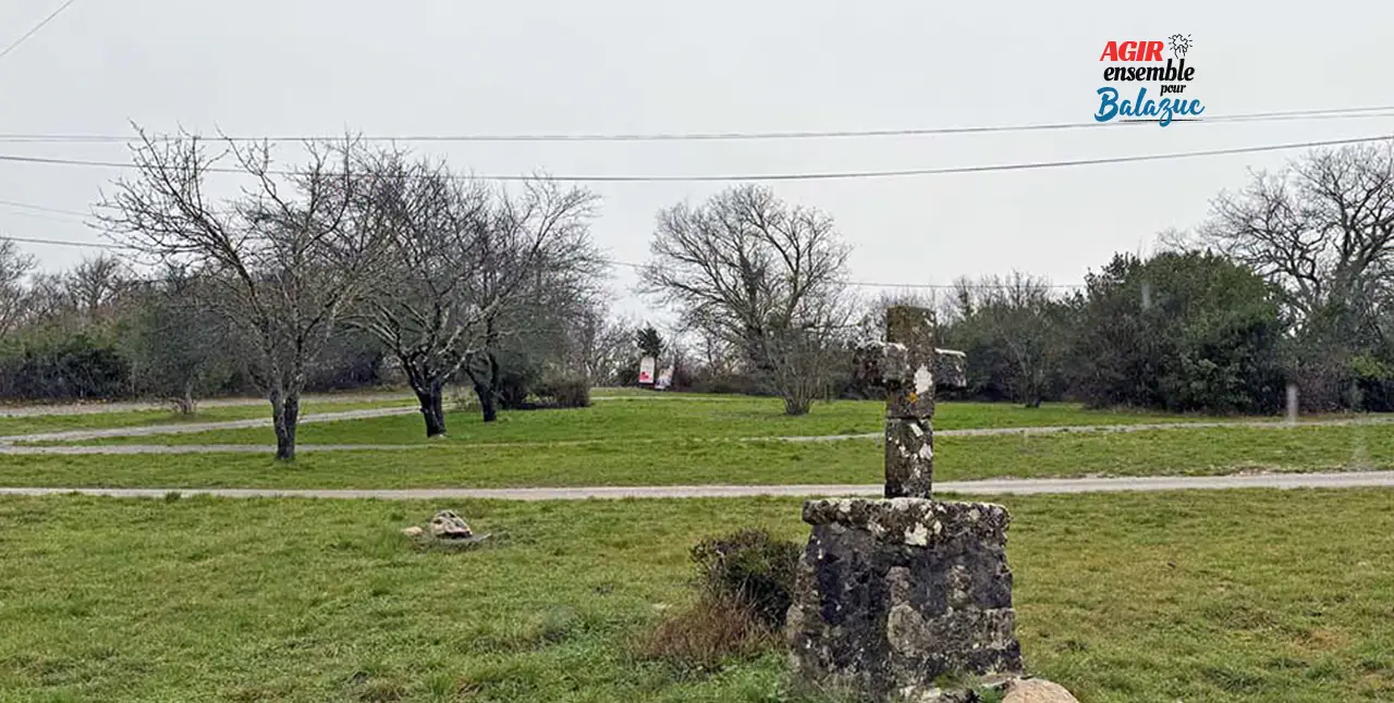 A Balazuc, Le quartier de la Croix du Bois va accueillir une antenne de téléphonie mobile, sans concertation.
